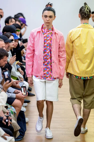 Look 32
